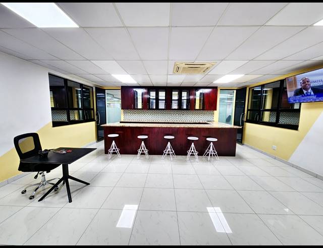 750M² OFFICE TO LET IN MIDRIDGE PARK